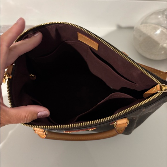 Louis Vuitton Brown Monogram Handbag - Picture 2 of 9